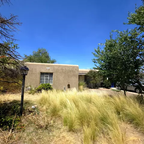 1013 La Poblana Rd NW, Albuquerque, NM 87107