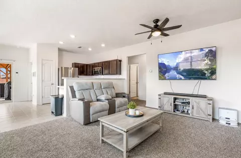2 Avenida Parque Ct, Los Lunas, NM 87031