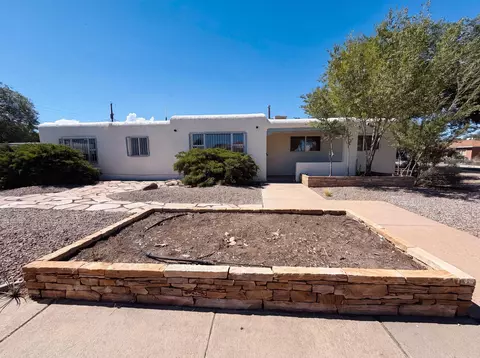 700 Dakota St SE, Albuquerque, NM 87108