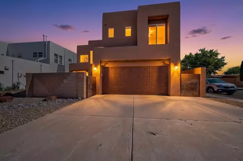 2104 San Venito Rd NW, Albuquerque, NM 87104