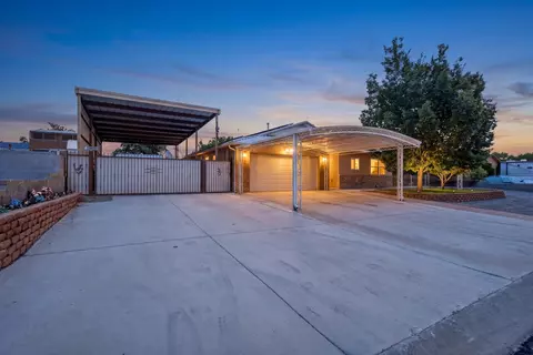 612 Hood Rd SE, Rio Rancho, NM 87124