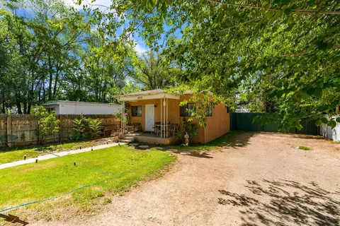 27062710 Granada Rd SW, Albuquerque, NM 87105