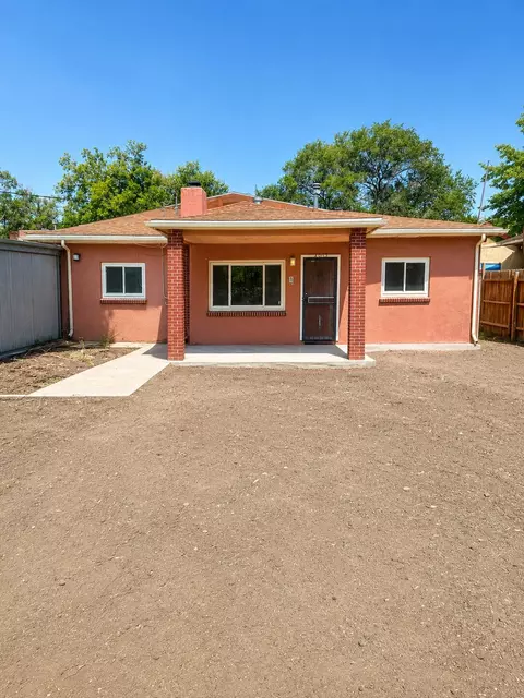 2005 Tapia Blvd SW, Albuquerque, NM 87105