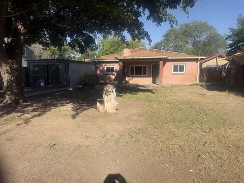 2005 Tapia Blvd SW, Albuquerque, NM 87105