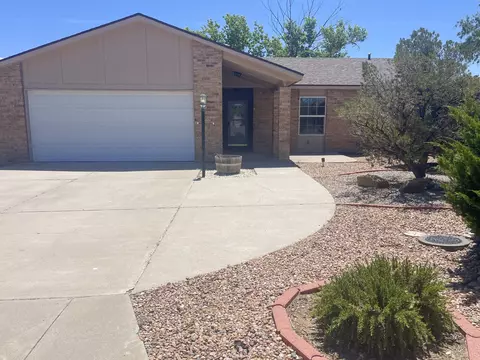 748 Saratoga Dr NE, Rio Rancho, NM 87124