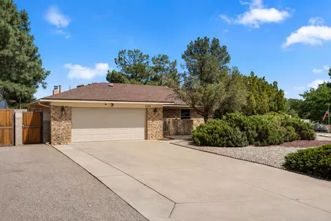 5208 Russell Dr NW, Albuquerque, NM 87114