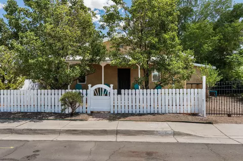 1023 11th St SW, Albuquerque, NM 87102