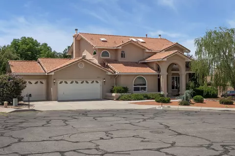 8900 Corona Ave NE, Albuquerque, NM 87122