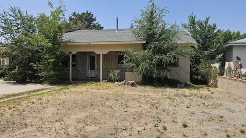 813 Indiana St SE, Albuquerque, NM 87108