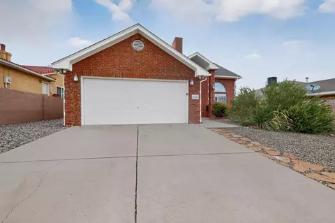 8305 Fairmont Dr NW, Albuquerque, NM 87120