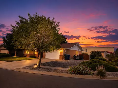 7404 Carson Trl NW, Albuquerque, NM 87114
