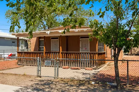 1204 John St SE, Albuquerque, NM 87102