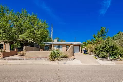 515 Graceland Dr SE, Albuquerque, NM 87108