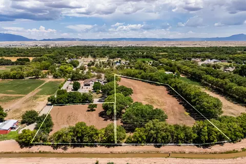 2226 Paul Rd SW, Albuquerque, NM 87105