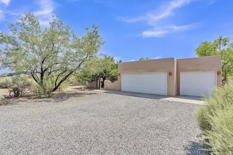 115 El Rey Dr NW, Corrales, NM 87048