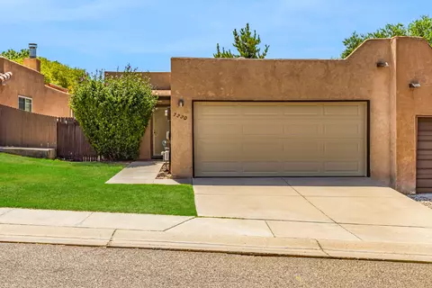 7220 Chickadee Ln NE, Albuquerque, NM 87109