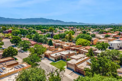 7220 Chickadee Ln NE, Albuquerque, NM 87109