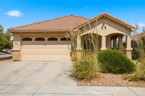 840 Cottonwood Cir, Bernalillo, NM 87004