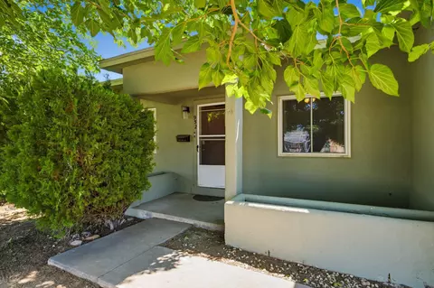 932 Florida St SE, Albuquerque, NM 87108