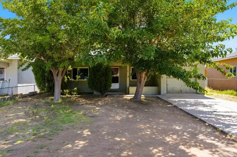 932 Florida St SE, Albuquerque, NM 87108