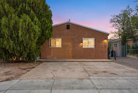 425 Grove St SE, Albuquerque, NM 87108