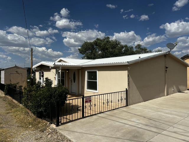 825 Corona Ave, Santa Rosa, NM 88435