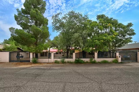 2560 Mervosh Ave SW, Albuquerque, NM 87105