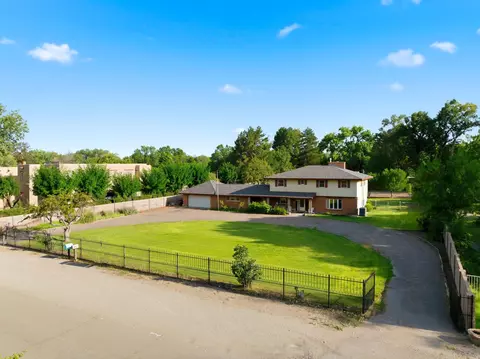 800 Pueblo Solano Rd NW, Los Ranchos, NM 87107