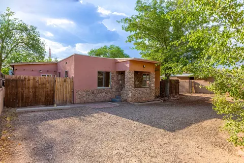 5201 Grande Dr NW, Albuquerque, NM 87107