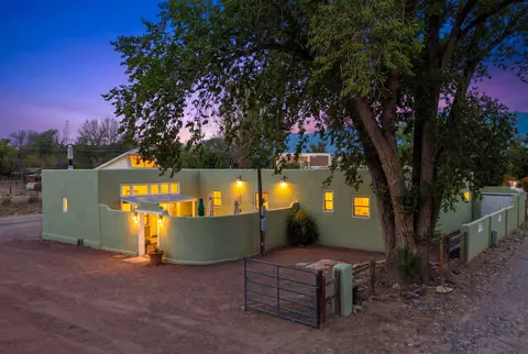 125 Walden Rd, Corrales, NM 87048