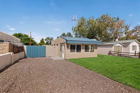 413 Princeton Dr SE, Albuquerque, NM 87106