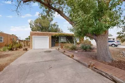 705 Palomas Dr SE, Albuquerque, NM 87108