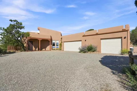 4 Geoffrey Ct, Sandia Park, NM 87047