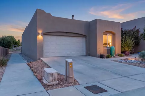8855 Desert Fox Way NE, Albuquerque, NM 87122