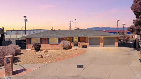1301 Ridgecrest Loop SE, Albuquerque, NM 87108