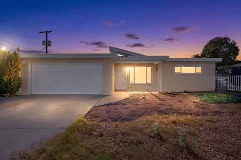 1009 Dakota St NE, Albuquerque, NM 87110