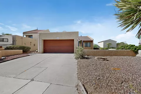 642 Lakeview Cir SE, Rio Rancho, NM 87124