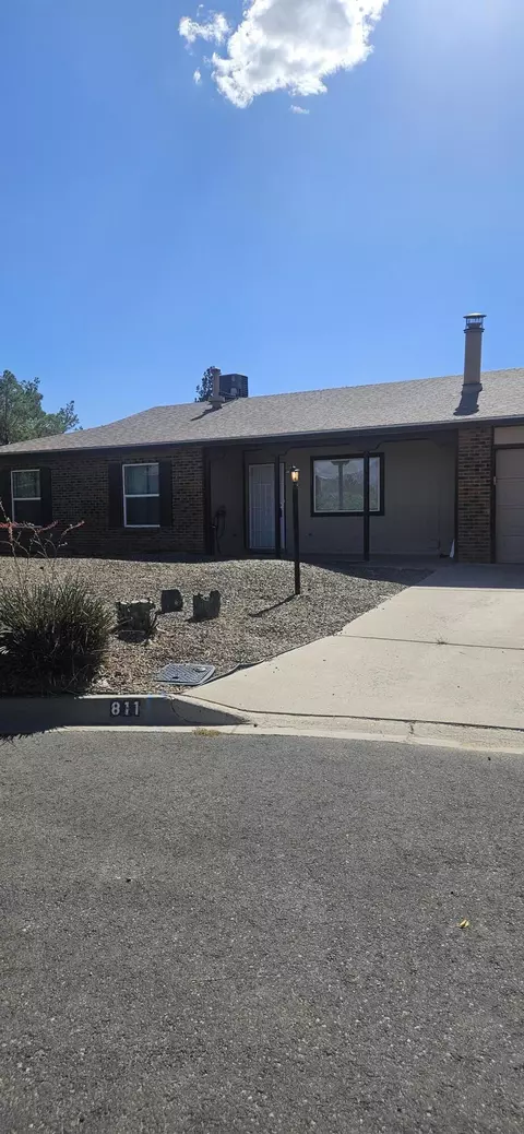 811 Orbit Ct SE, Rio Rancho, NM 87124