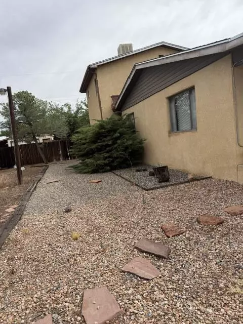 1353 San Lorenzo Ave NW, Albuquerque, NM 87107
