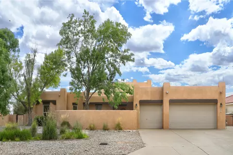 308 Nicklaus Dr SE, Rio Rancho, NM 87124