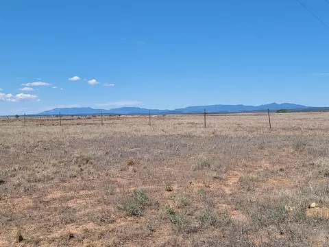 4 Butterfly Ln, Mcintosh, NM 87032