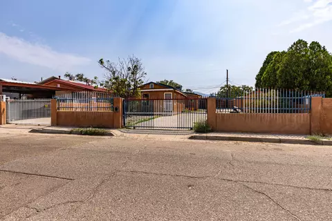416 Vermont St NE, Albuquerque, NM 87108