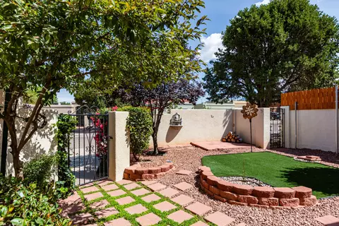 6930 Arvilla Pl NE, Albuquerque, NM 87110
