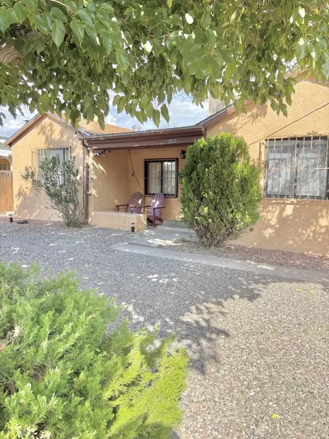 2820 W 8th St NW, Albuquerque, NM 87107