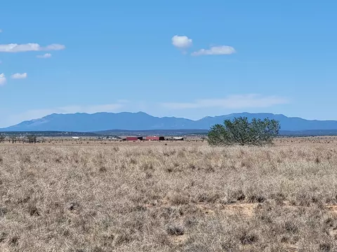 10 Butterfly Ln, Mcintosh, NM 87032