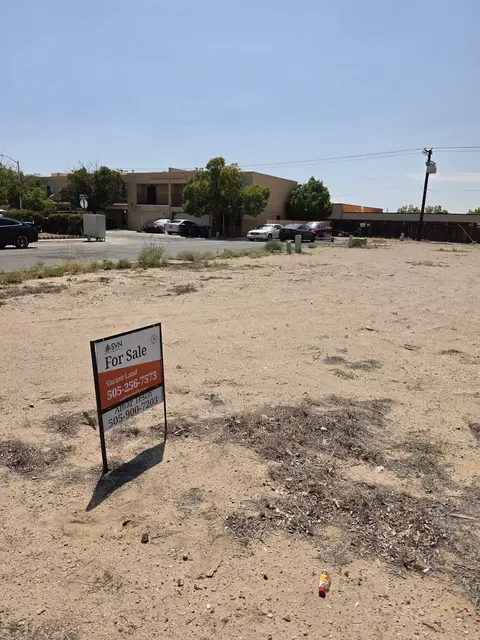 5005 5009 Monica Ln NW, Albuquerque, NM 87120