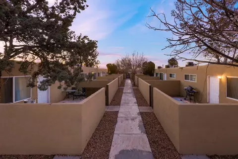 512 Mesilla St SE, Albuquerque, NM 87108