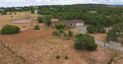 10 Autumn Ct, Edgewood, NM 87015