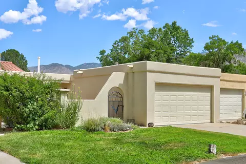 608 Meadow Green Ct SE, Albuquerque, NM 87123