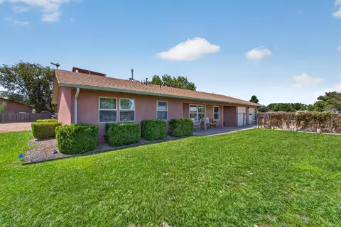 2050 Murray Loop, Bosque Farms, NM 87068